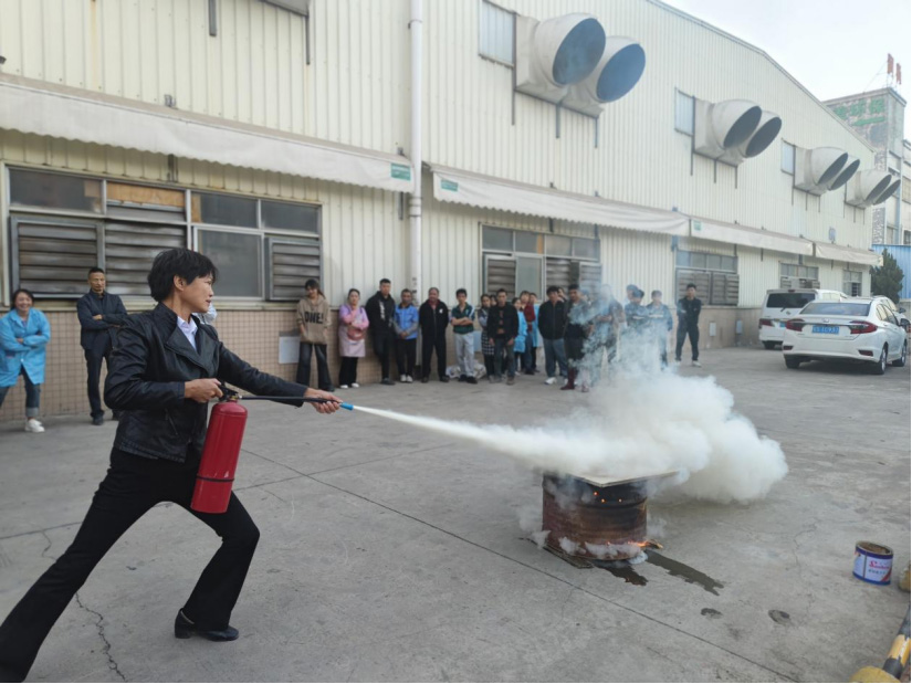 以练为战筑防线！我厂开展消防应急演练筑牢安全 “防火墙”